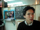 オープンキッチン，というかその小窓から料理が出てきます