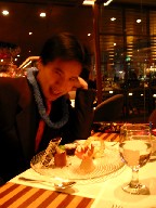 サーブが遅くてまいったよんのポーズのご夫君