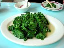 豆苗の塩味炒め．こっちの豆苗はよく成長して青々している