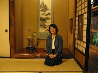 夢二亭は小でまりの間の床の間を背にして